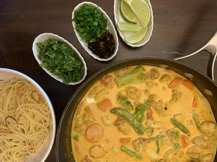 Image of Burmese Khow Suey with toppings