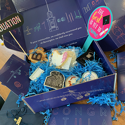 full view of all content inside box - i.e candle, keyring, grad cap