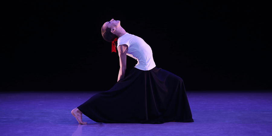 Photo of Anne Souder in Martha Graham’s Immediate Tragedy by Melissa Sherwood.
