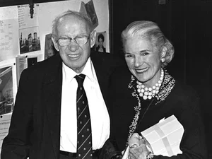 Former faculty member Peter Drucker with Laura-Lee Whittier Woods