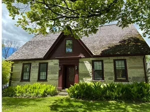 Robert Frost Stone House Museum exterior