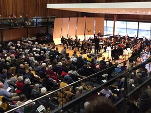 a full house attends symphony performance In greenwall