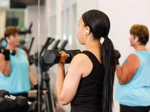 Two women weightlifting