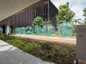 Image of sculpture at Chiang Mai consulate