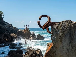 Partial view of ‘Comb of the Wind XV’ (1976). The San Diego Museum of Art