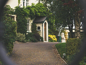 image of a beautiful, wealthy home, with statue 