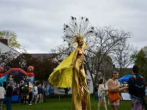 Woman on stilts painted gold