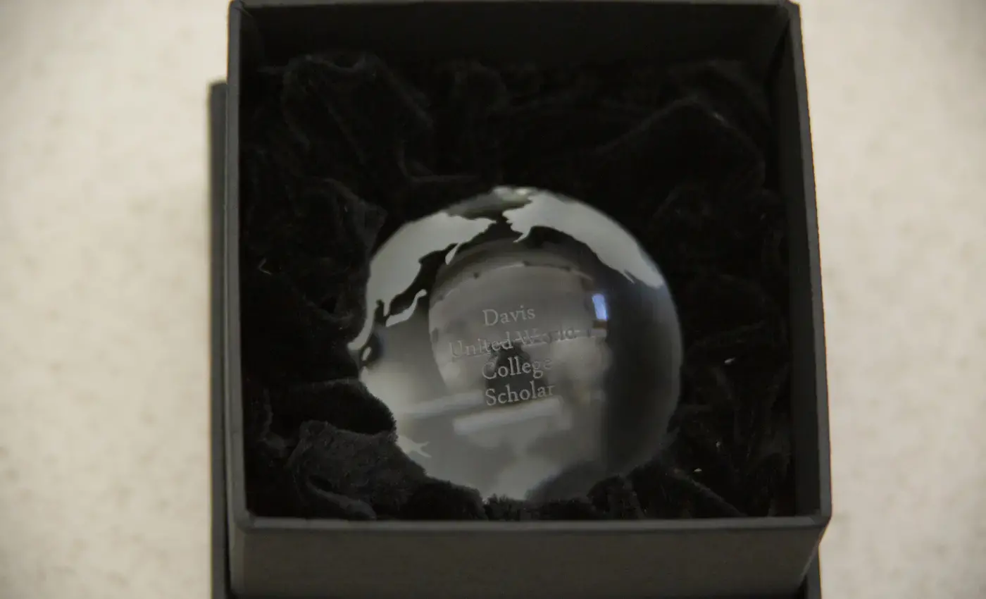 Davis UWC Scholar Paper Weight