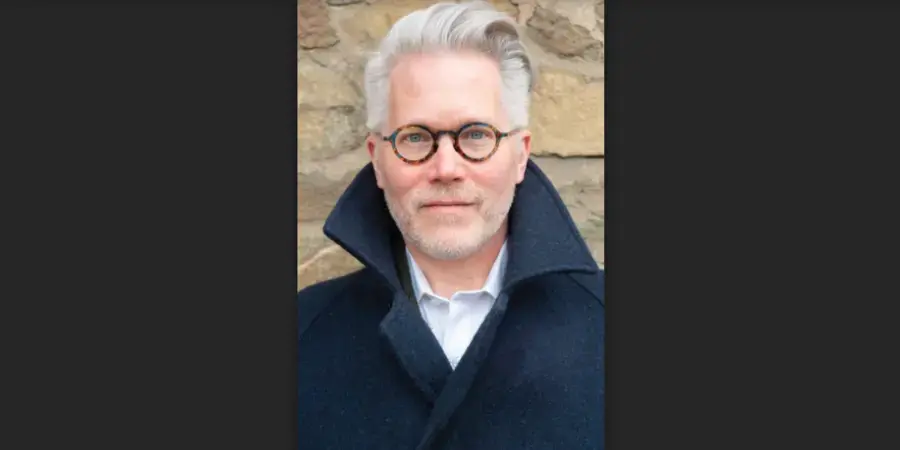 headshot of mark wunderlich