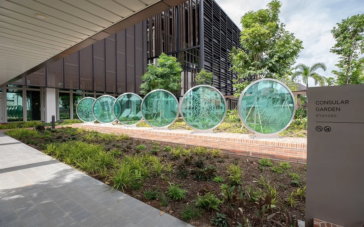 Image of sculpture at Chiang Mai consulate
