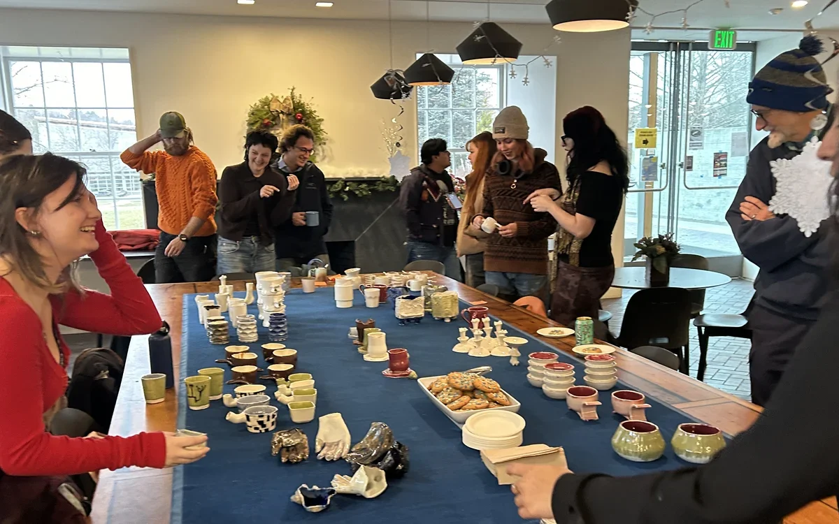 Critique at Roz's Cafe