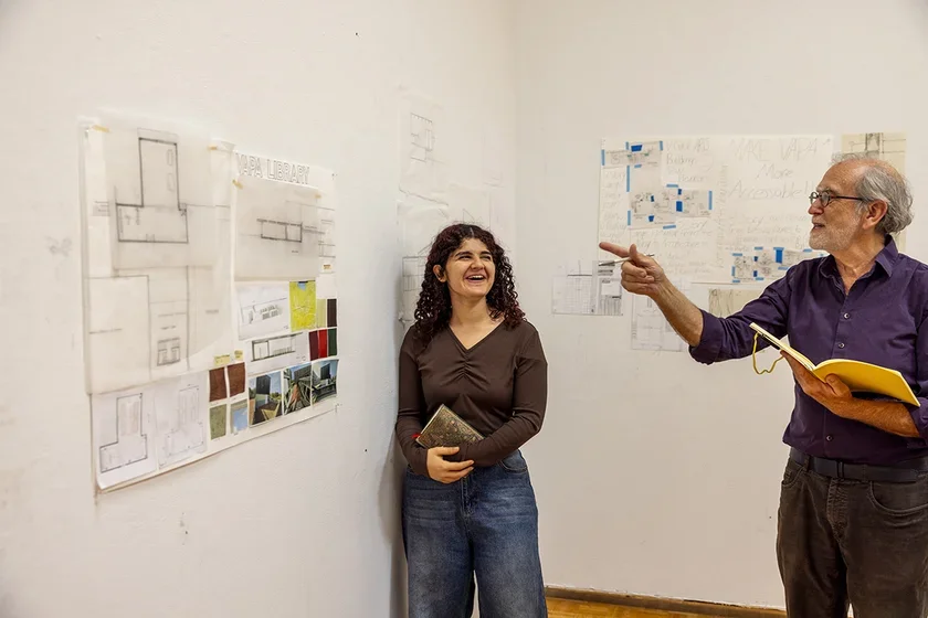 Donald Sherefkin critiques a student's drawing