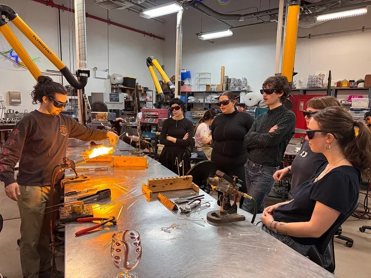 Image of River Valadez ’20 (MFT ’19), who led fellows in a flameworking class at Urban Glass.
