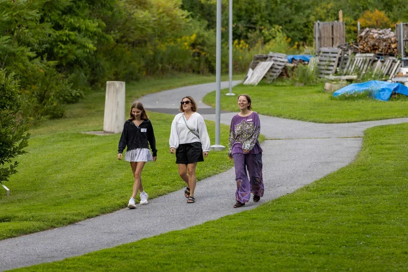 An Admissions intern Sadie Burch '28 gives a tour around campus. 